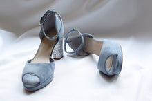 Cargar imagen en el visor de la galería, Ejemplos de Personalizaciones - Sandalias de peep toe